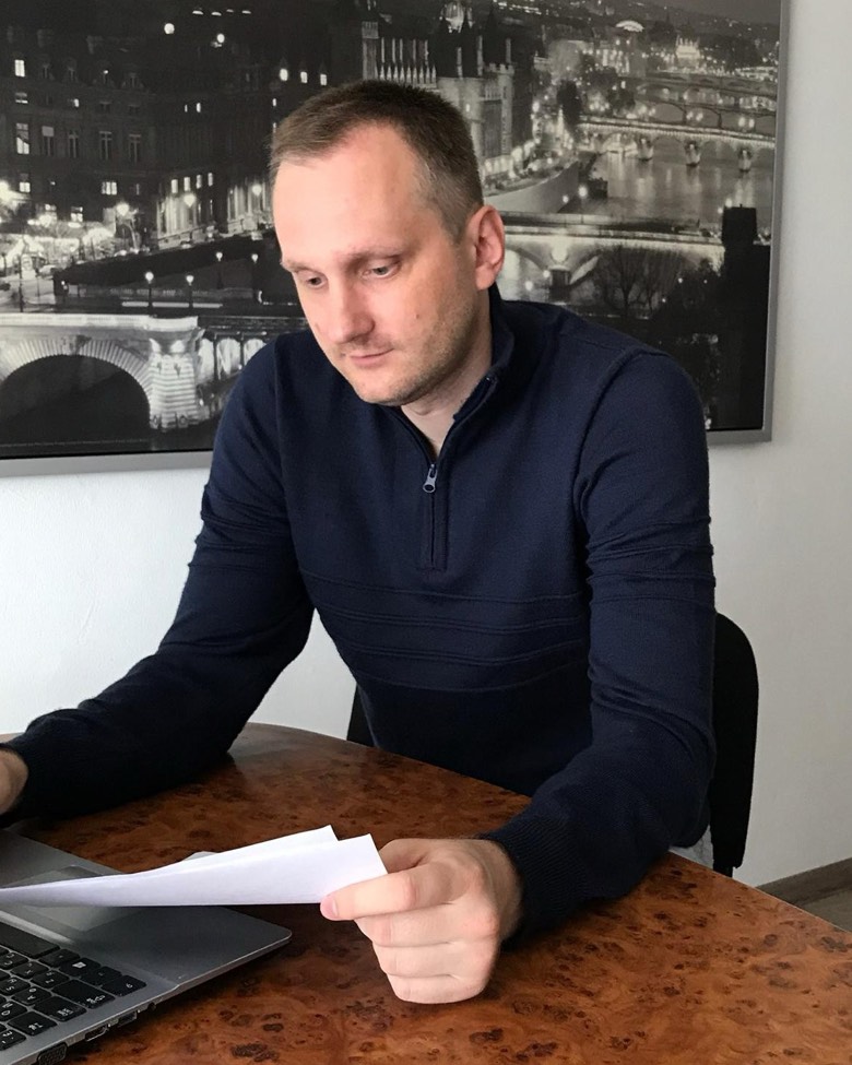 Александр Соловьев за рабочим столом